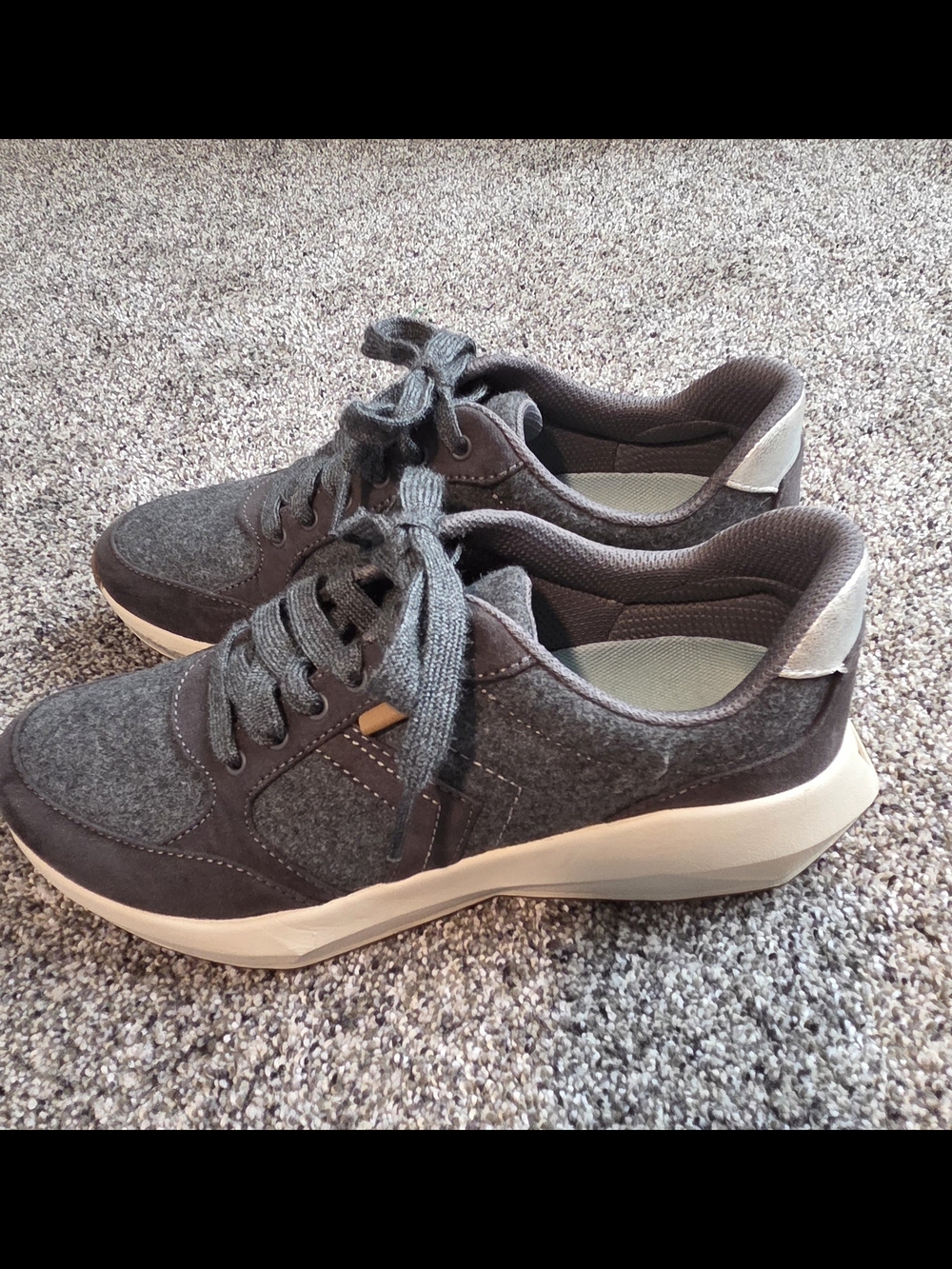 Dr. Scholls Women's Gray Casual Lace-Up Fabric Sneakers. Sz 8.5